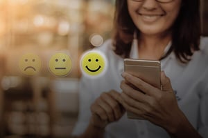 customer-success-AdobeStock_269602036dunkel